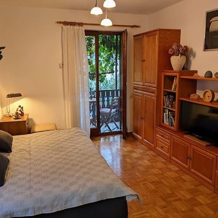 Apartment Kolodvor Dornberk Bagian luar foto