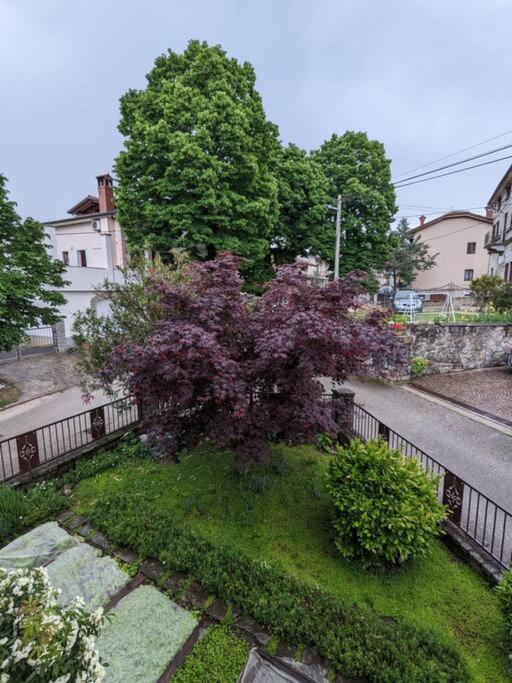 Apartment Kolodvor Dornberk Bagian luar foto